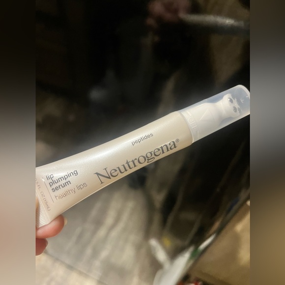 NWT Neutrogena Lip Plumping Serum w/ Peptides for healthy lips - Picture 2 of 6